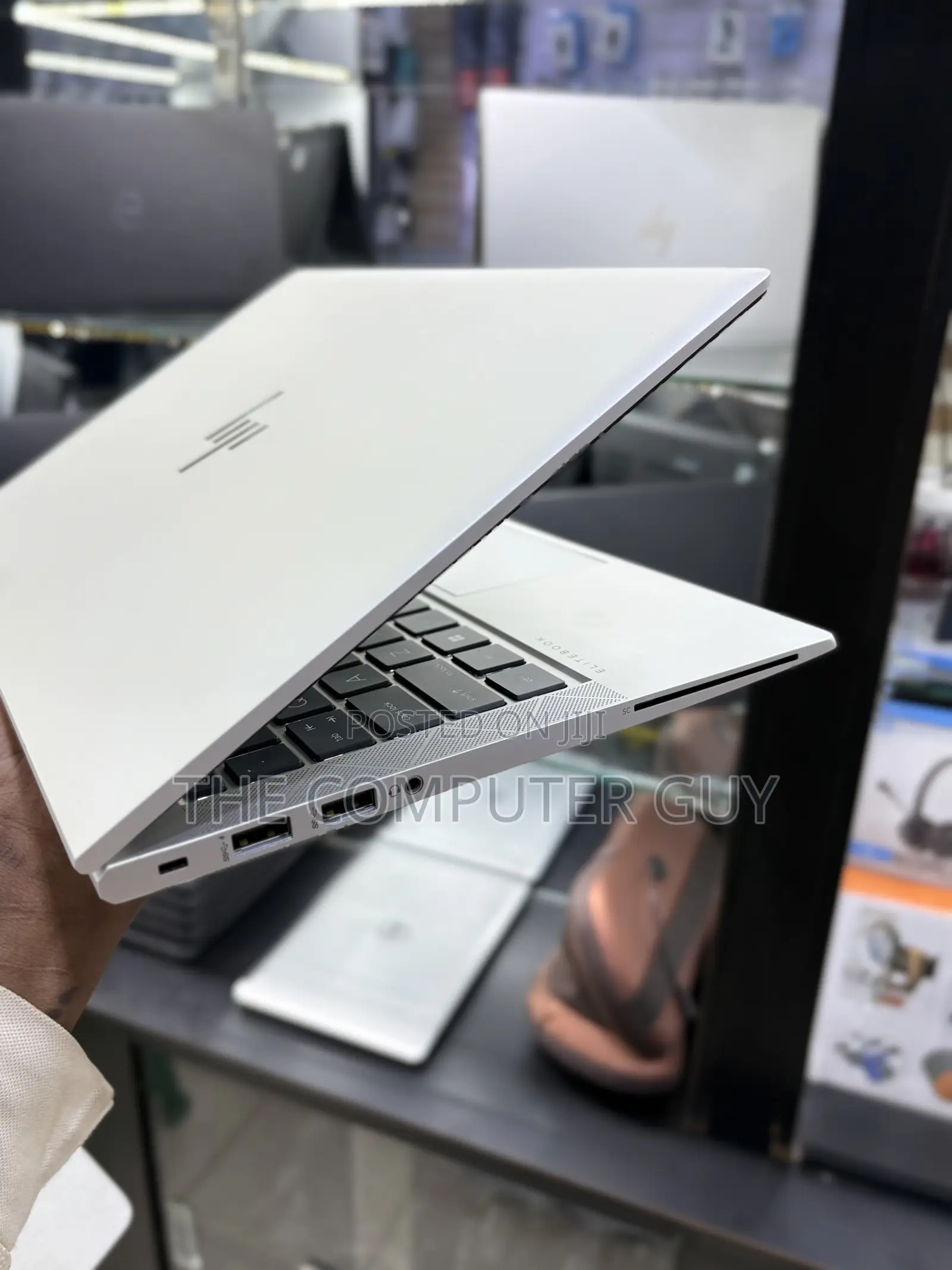 New Laptop HP EliteBook 830 G8 8GB Intel Core i7 SSD 256GB