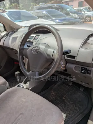 Toyota Vitz 2008 Silver