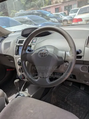 Toyota Vitz 2008 Silver