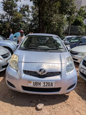Toyota Vitz 2008 Silver