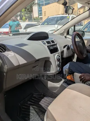 Toyota Vitz 2008 Silver