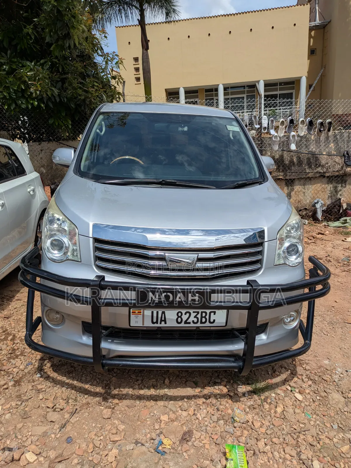 Toyota Noah 2010 Silver