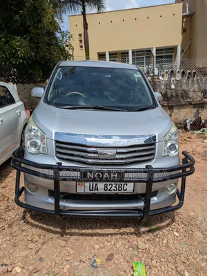 Toyota Noah 2010 Silver