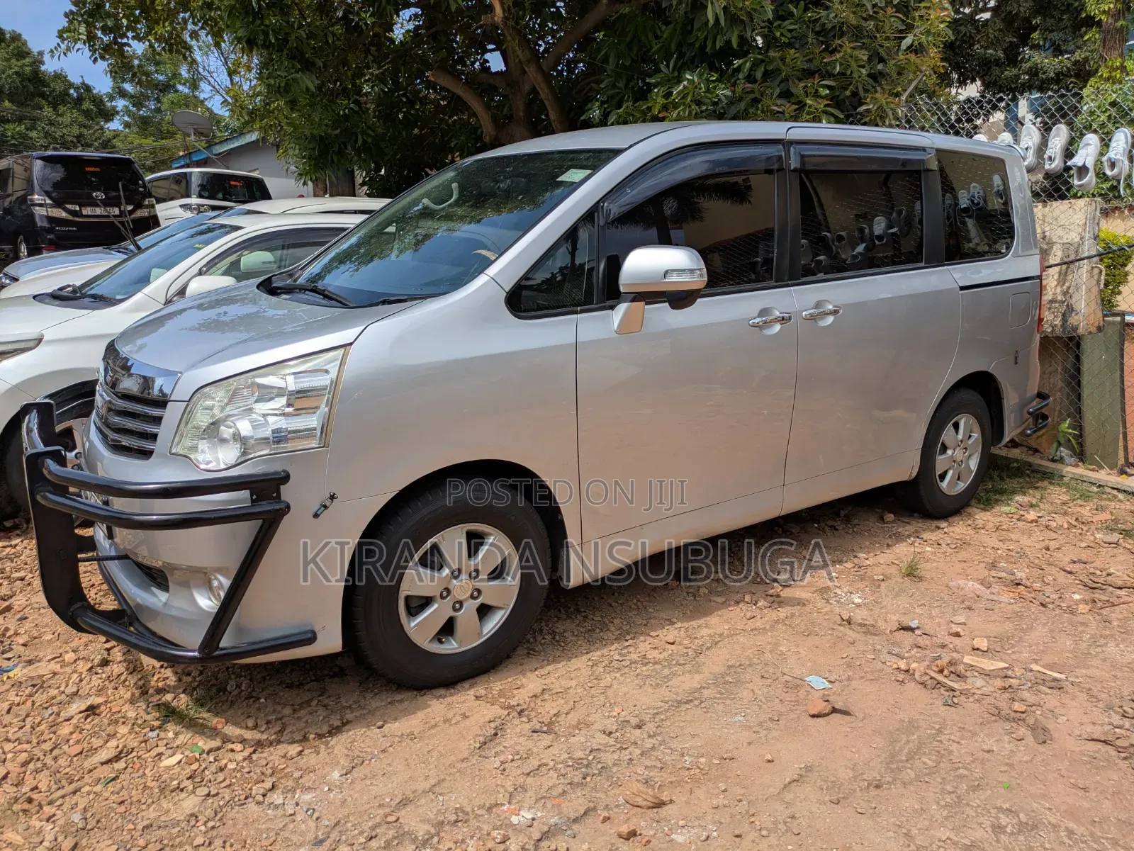 Toyota Noah 2010 Silver