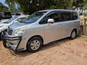 Toyota Noah 2010 Silver
