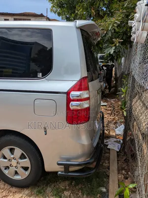 Toyota Noah 2010 Silver