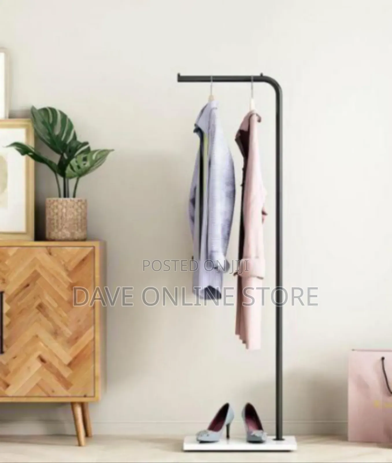 Minimalist Freestanding Garment Rack With Marble-Style Base
