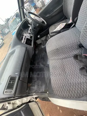Toyota HiAce 2003 White