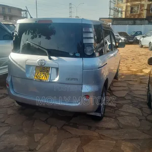 Toyota Sienta 2007 Silver