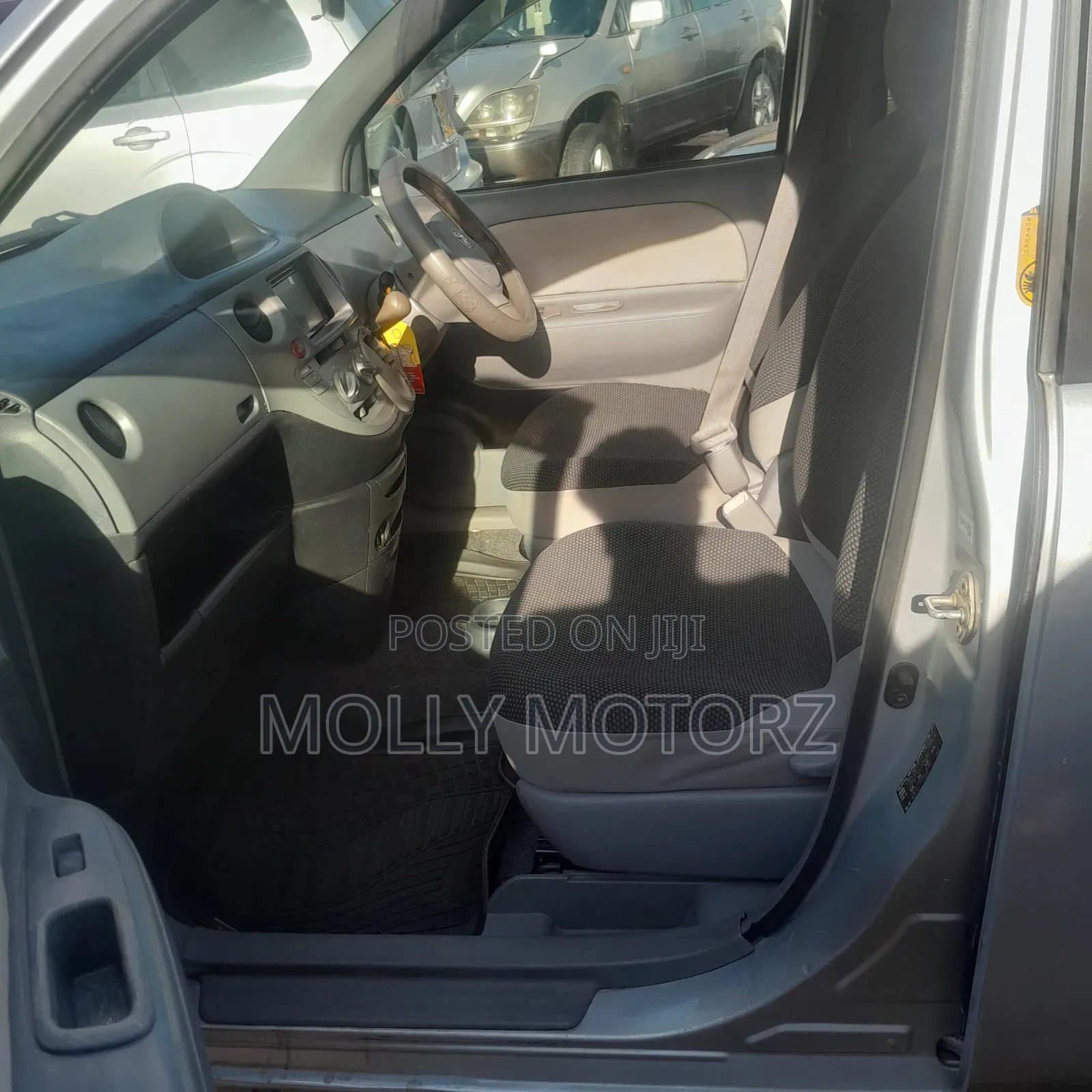 Toyota Sienta 2007 Silver