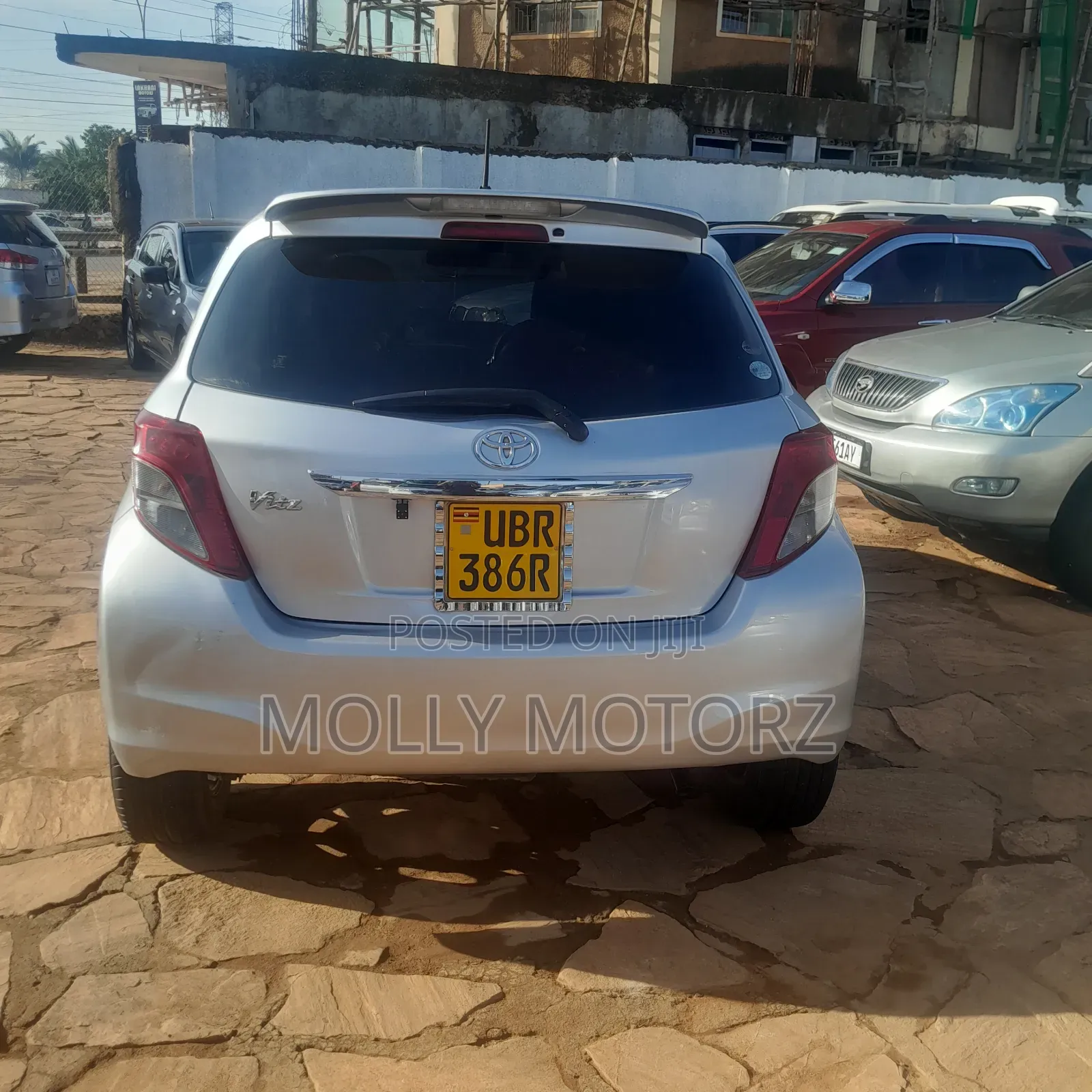 Toyota Vitz 2018 Silver