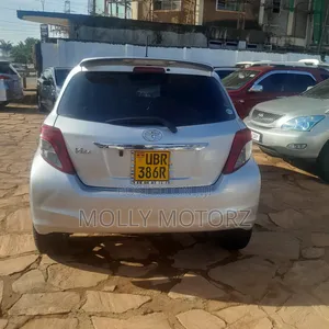 Toyota Vitz 2018 Silver