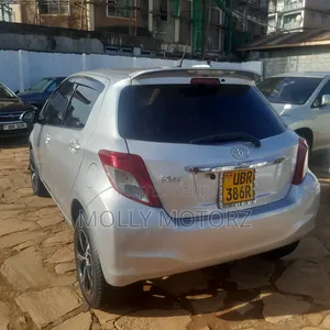 Toyota Vitz 2018 Silver