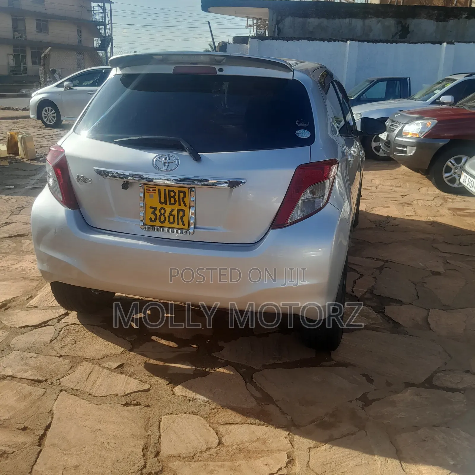 Toyota Vitz 2018 Silver