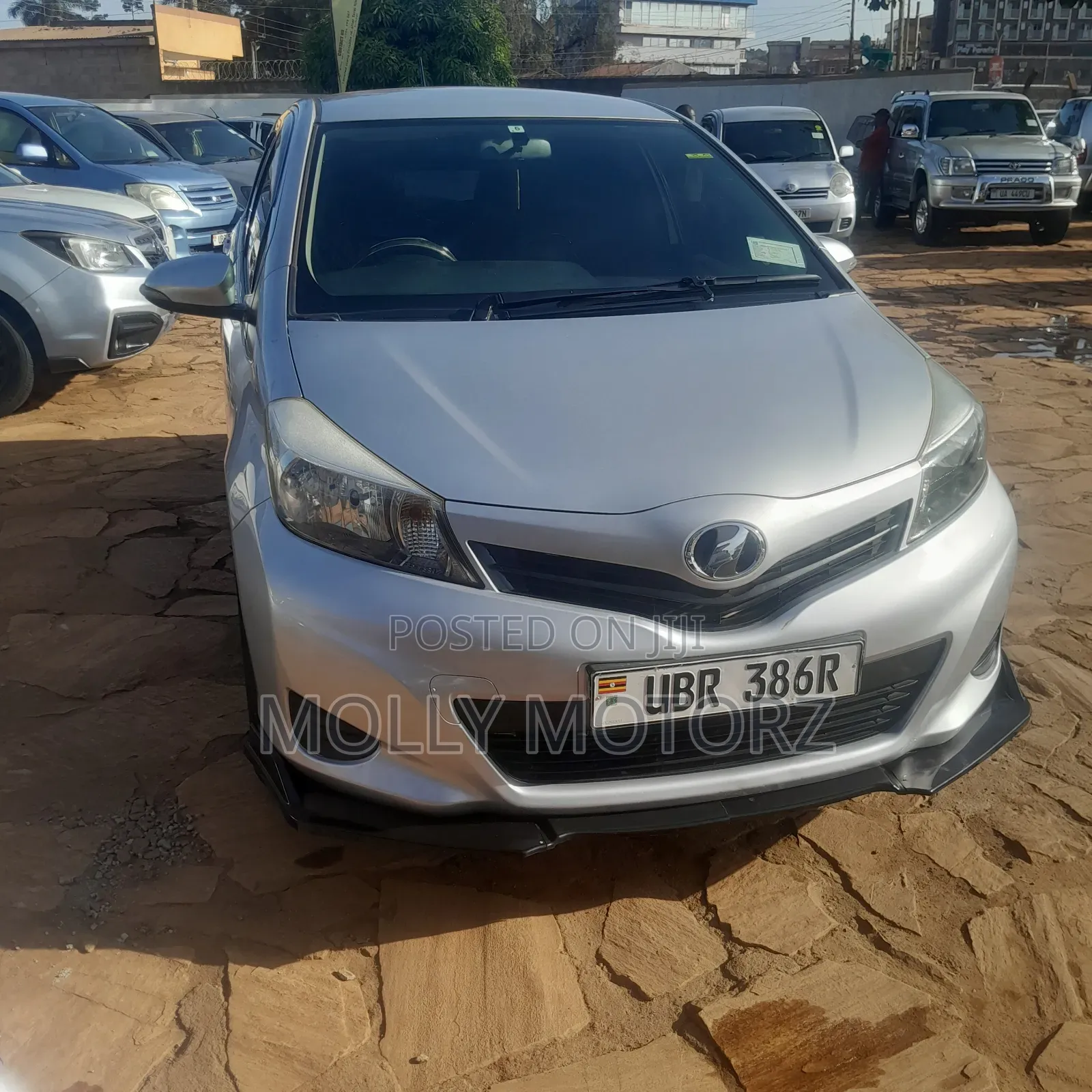Toyota Vitz 2018 Silver