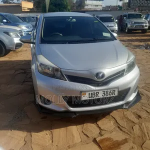 Toyota Vitz 2018 Silver