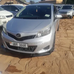 Toyota Vitz 2018 Silver