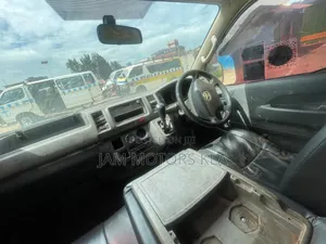 Toyota HiAce 2005 White