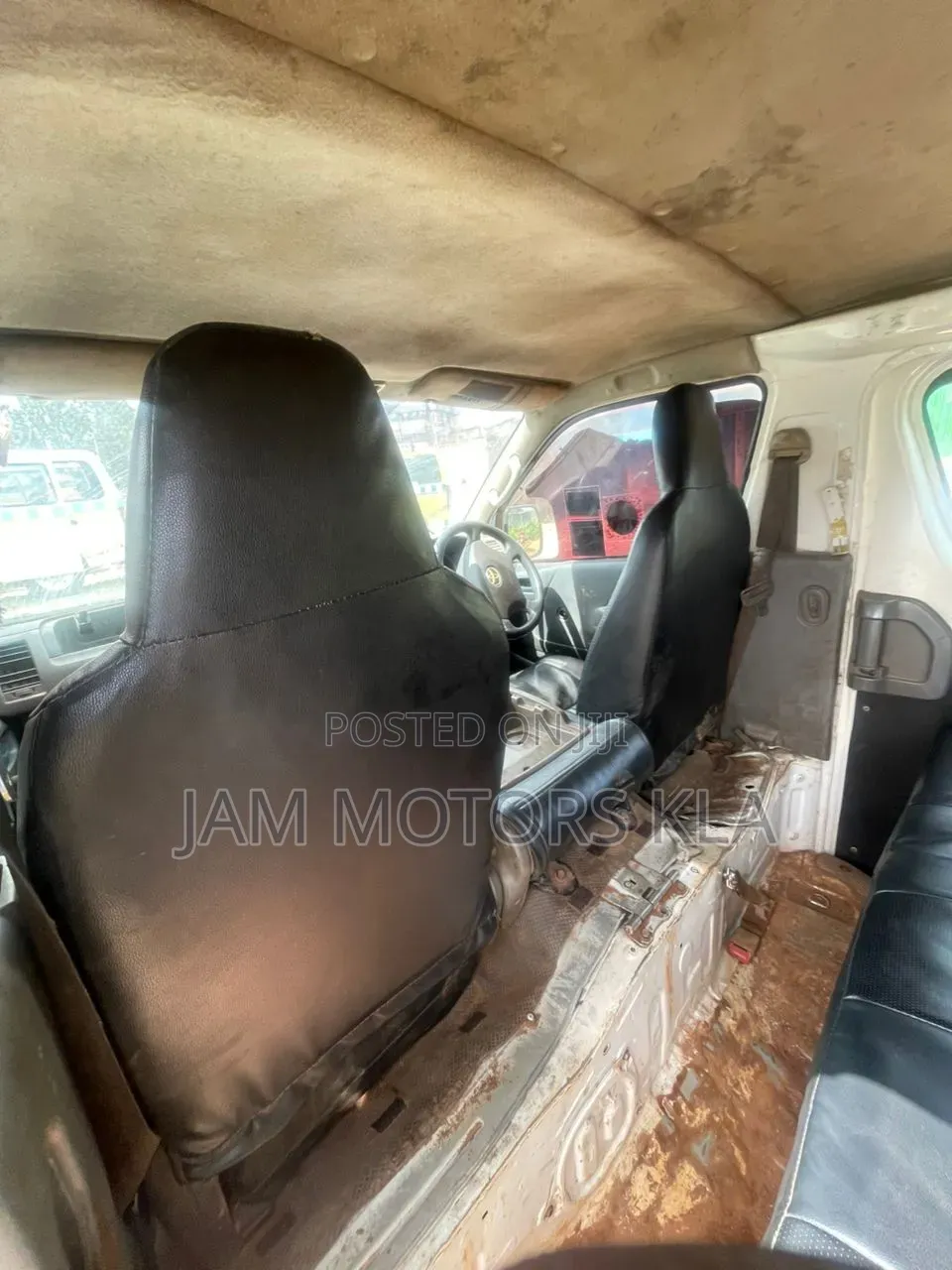 Toyota HiAce 2005 White