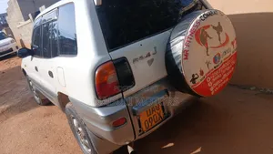 Toyota RAV4 Automatic 2000 White