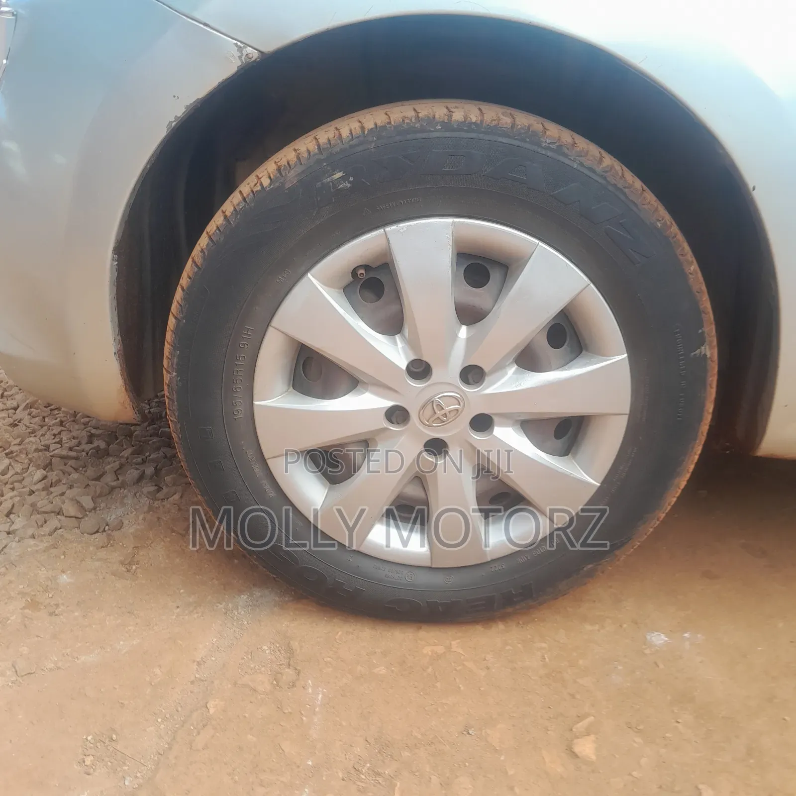 Toyota Ractis 2010 Silver