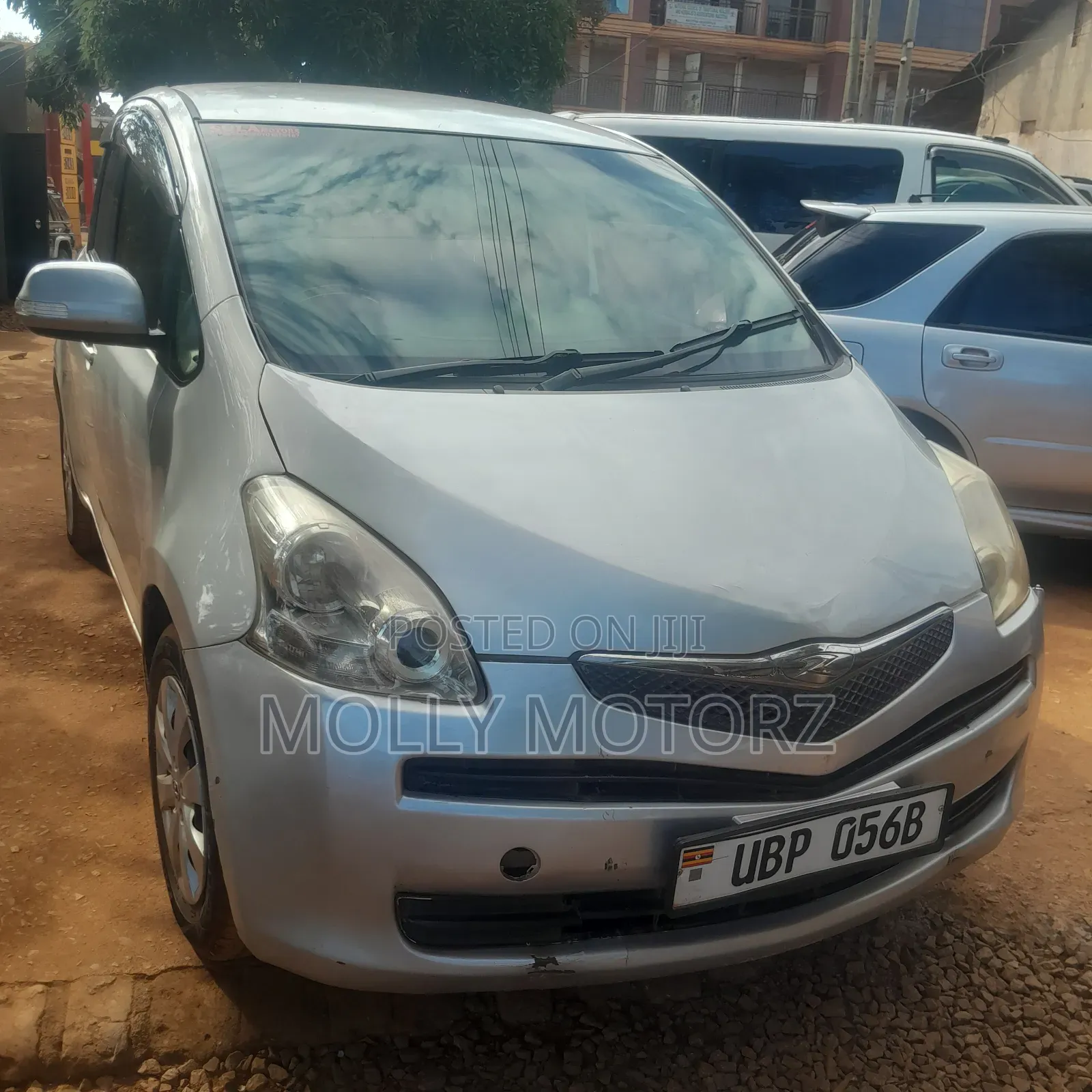 Toyota Ractis 2010 Silver
