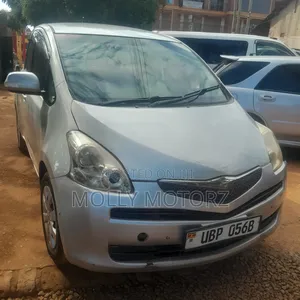 Toyota Ractis 2010 Silver
