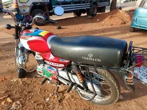 Bajaj Boxer 2025 Red