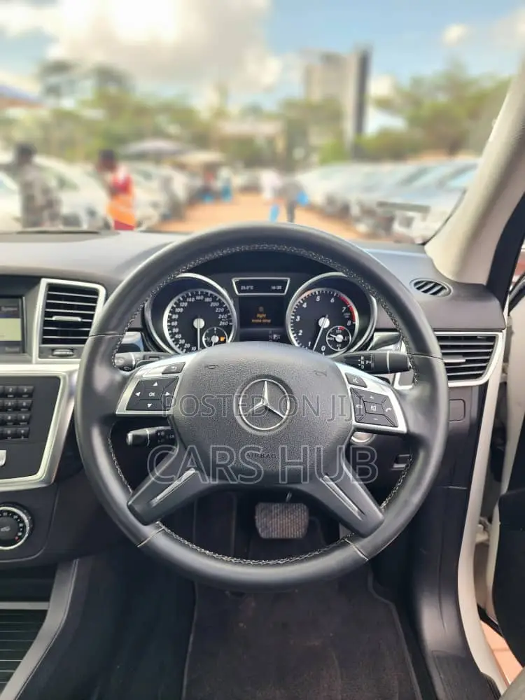 Mercedes-Benz M Class ML350 4MATIC 4dr SUV AWD (3.5L 6cyl 7A) 2014