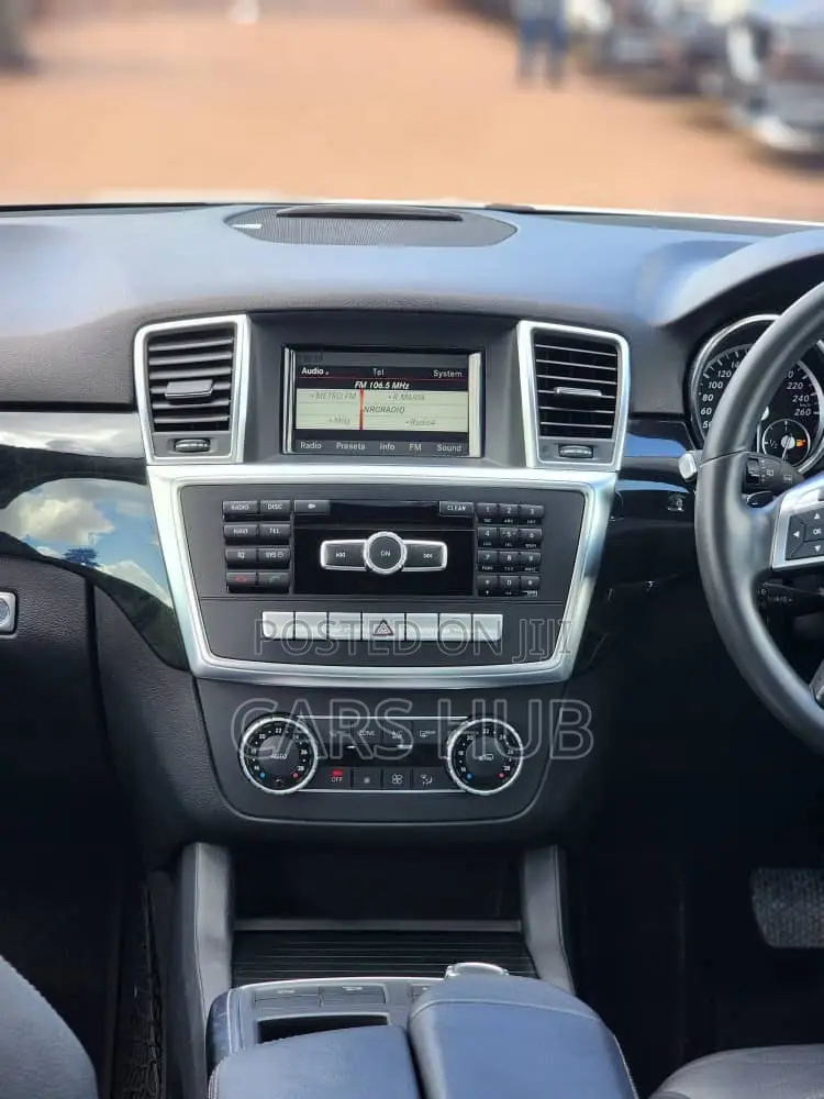 Mercedes-Benz M Class ML350 4MATIC 4dr SUV AWD (3.5L 6cyl 7A) 2014