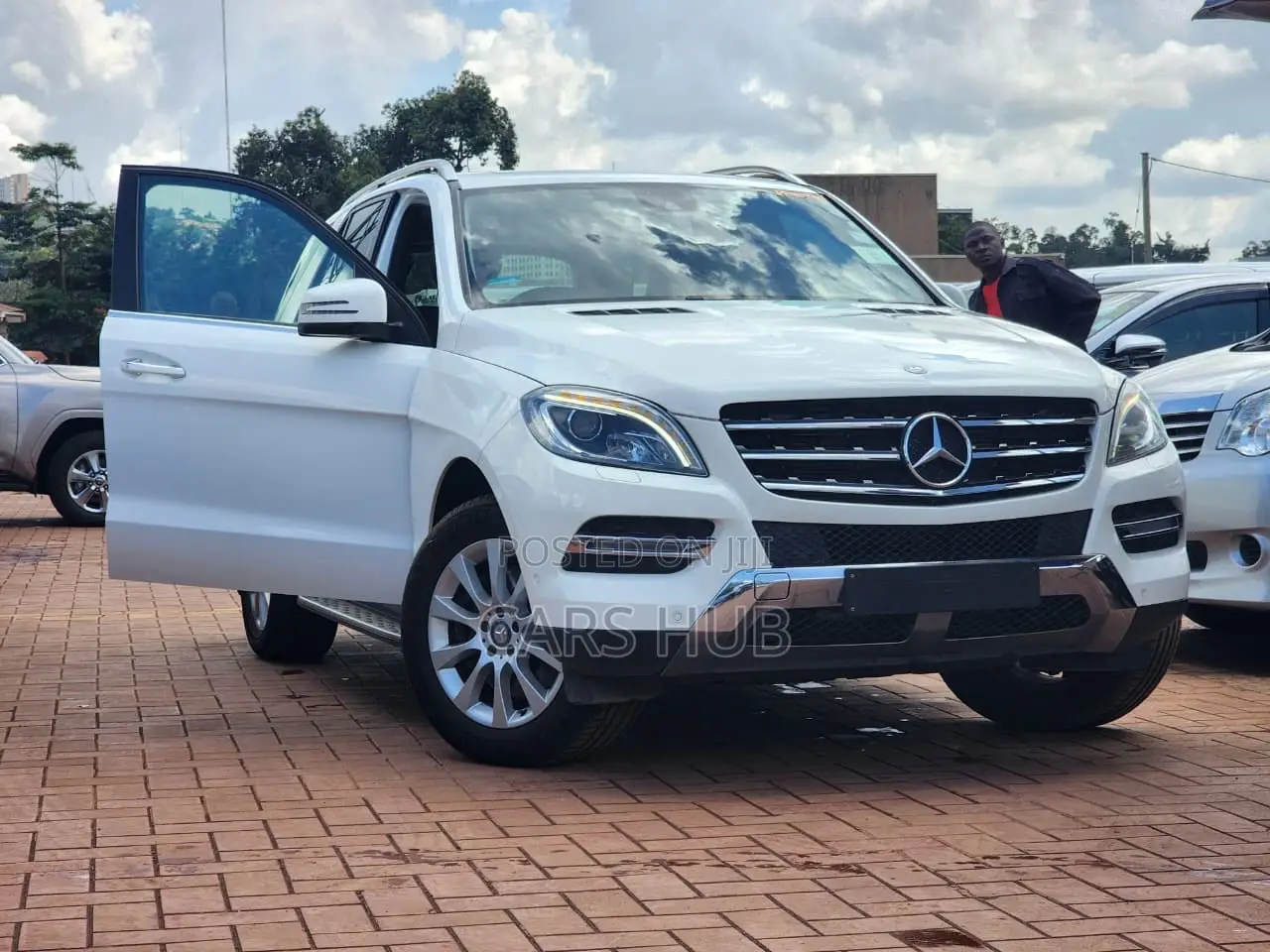 Mercedes-Benz M Class ML350 4MATIC 4dr SUV AWD (3.5L 6cyl 7A) 2014