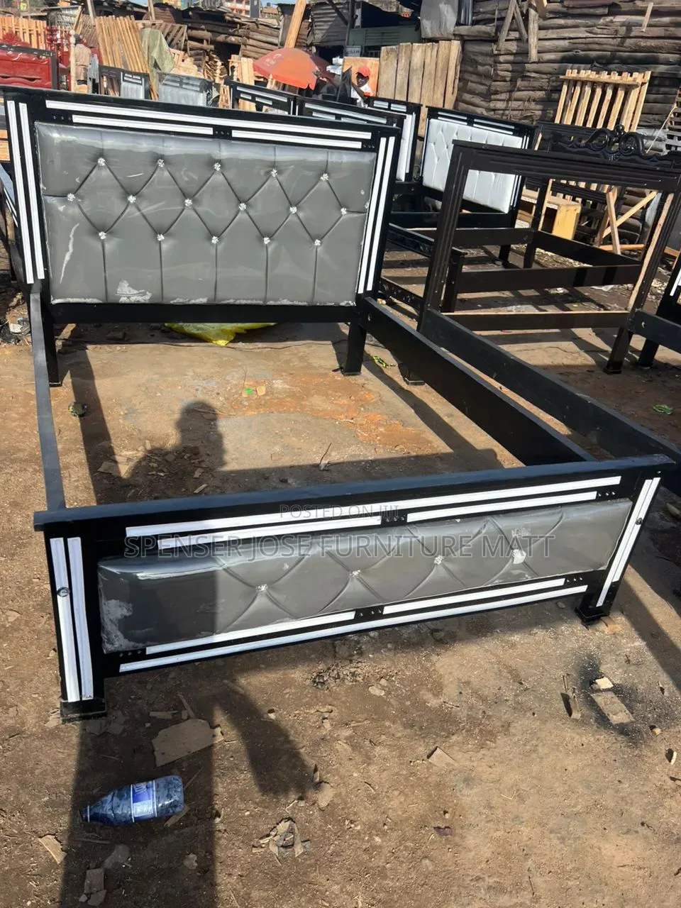 Bed 5by6 in Grey