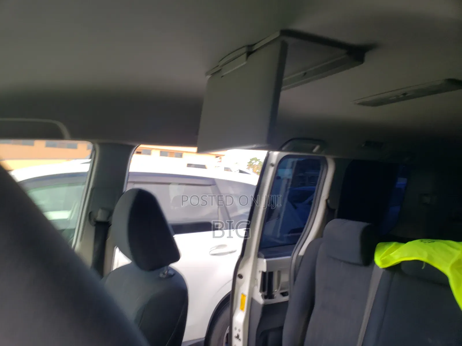 Toyota Noah 2.0 158hp FWD (8 Seater) 2013 White