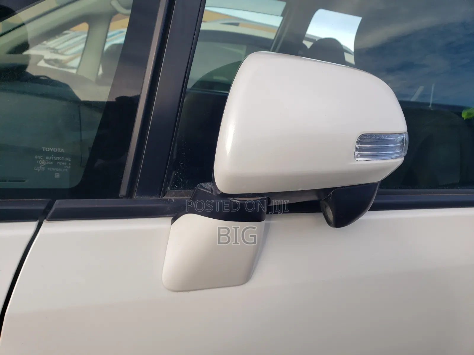 Toyota Noah 2.0 158hp FWD (8 Seater) 2013 White