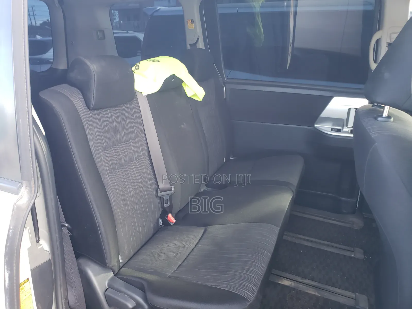 Toyota Noah 2.0 158hp FWD (8 Seater) 2013 White