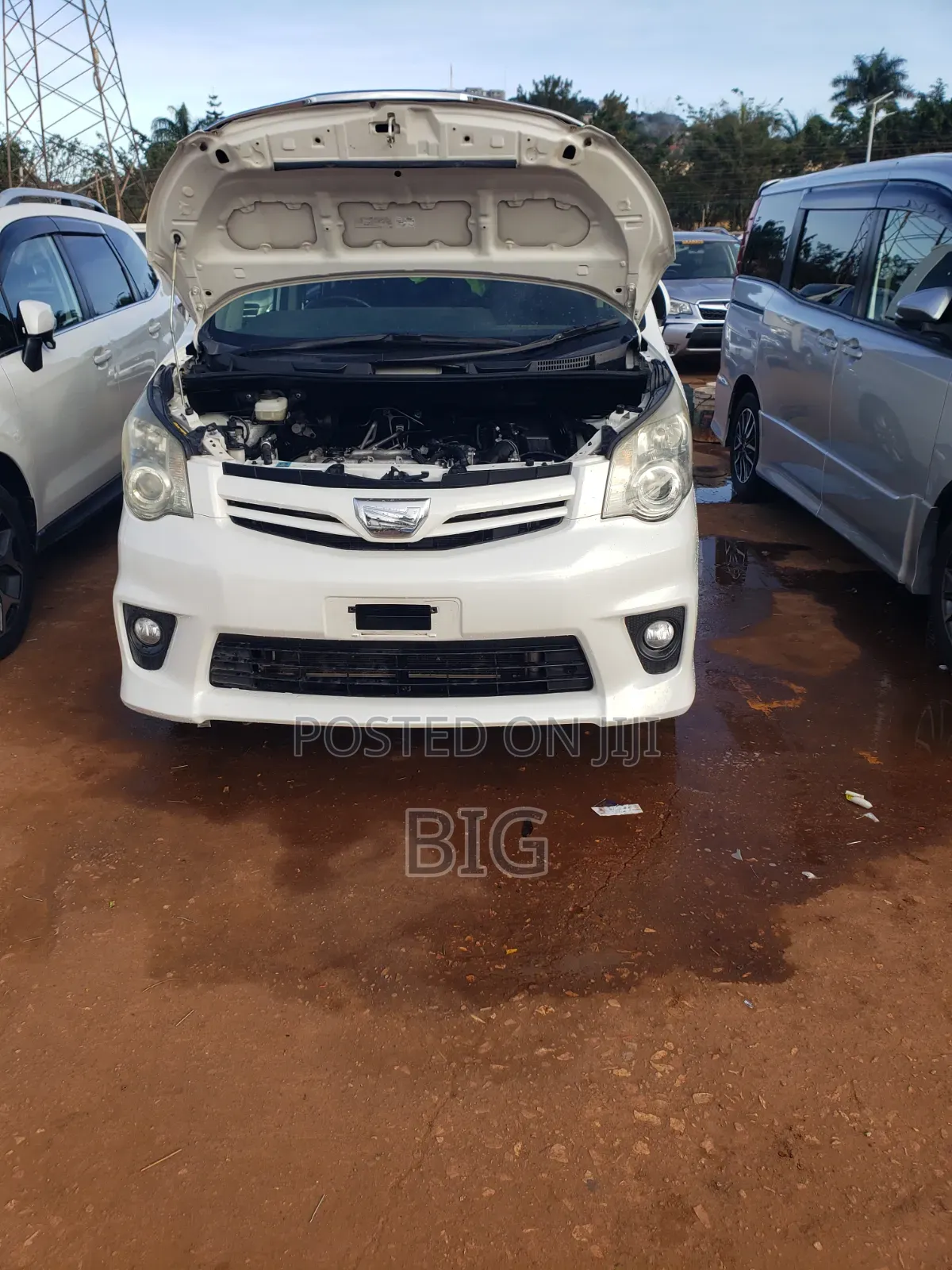 Toyota Noah 2.0 158hp FWD (8 Seater) 2013 White