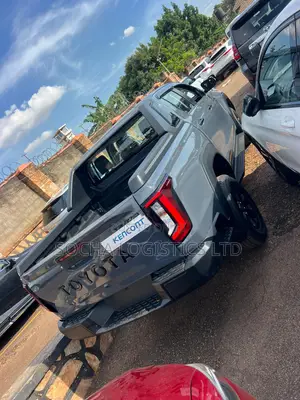 New Toyota Hilux 2023 Beige