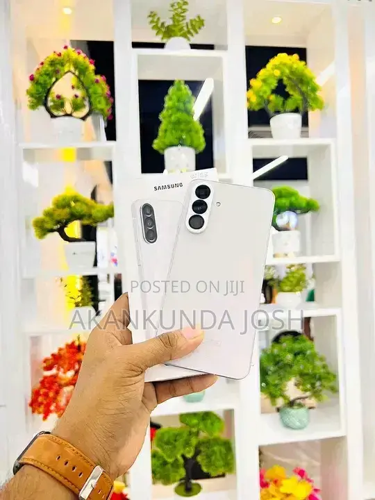 New Samsung Galaxy A56 256 GB Silver