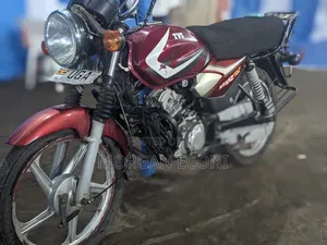 TVS HLX 125 2025 Red