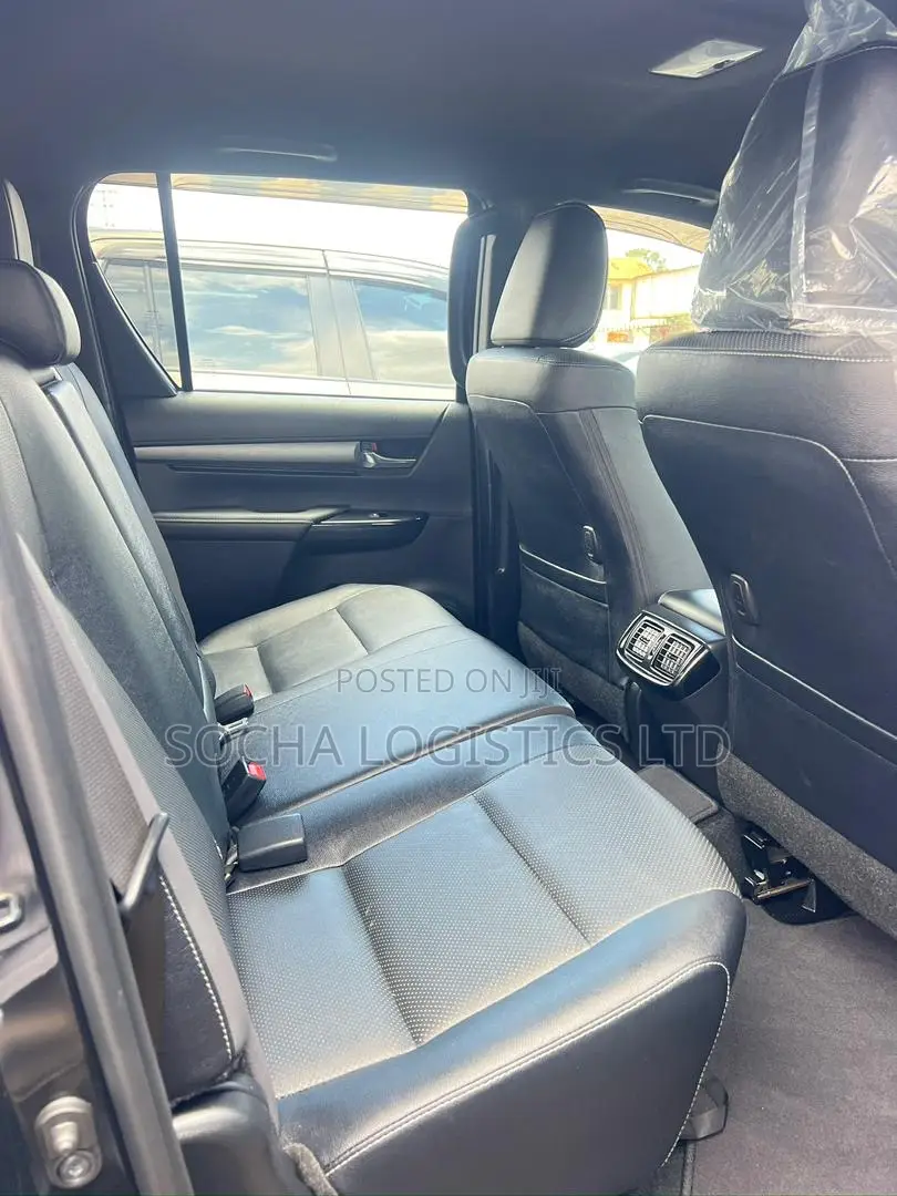 New Toyota Hilux 2023 Black