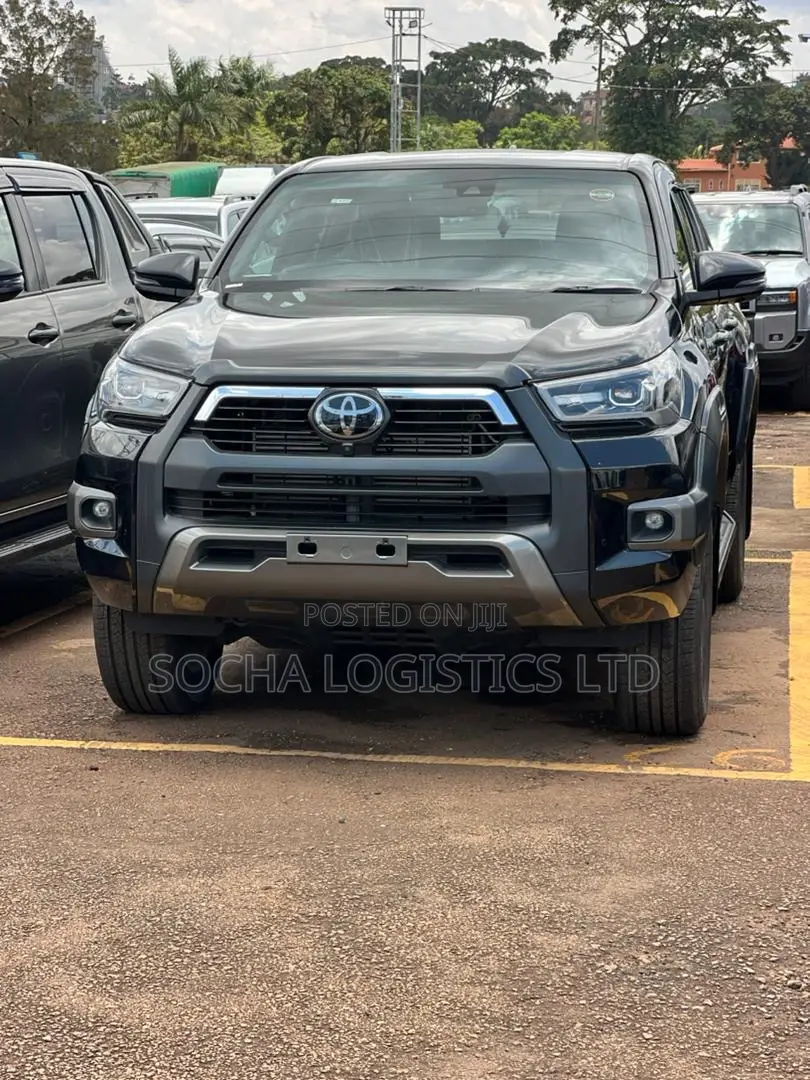 New Toyota Hilux 2023 Black