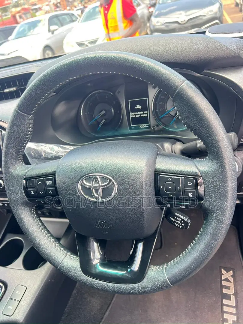 New Toyota Hilux 2023 Black