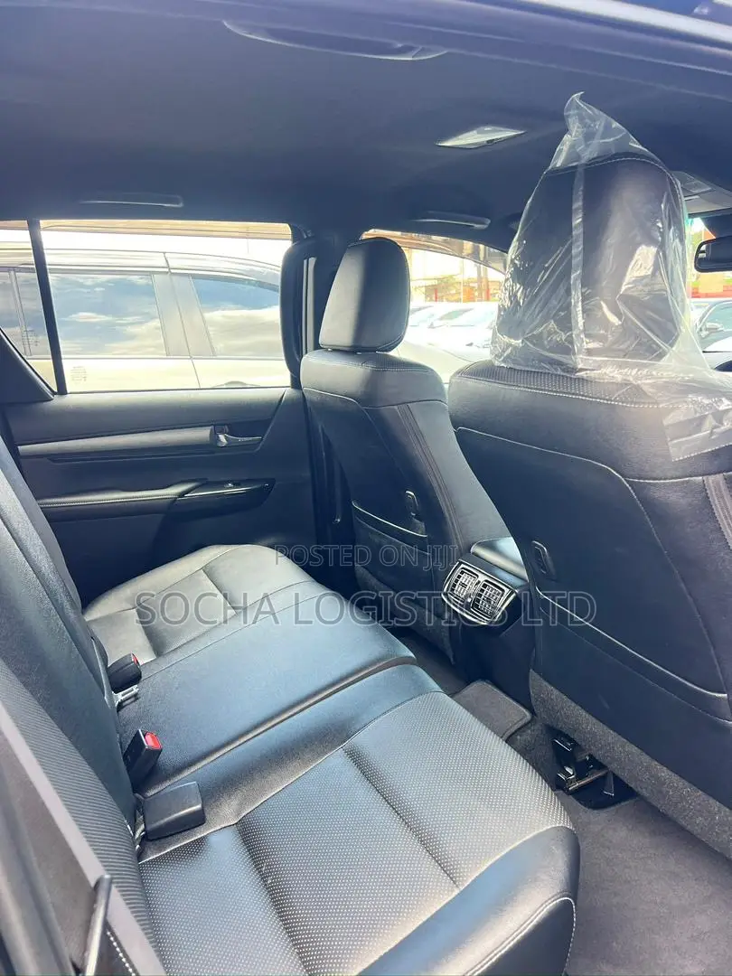 New Toyota Hilux 2023 Black