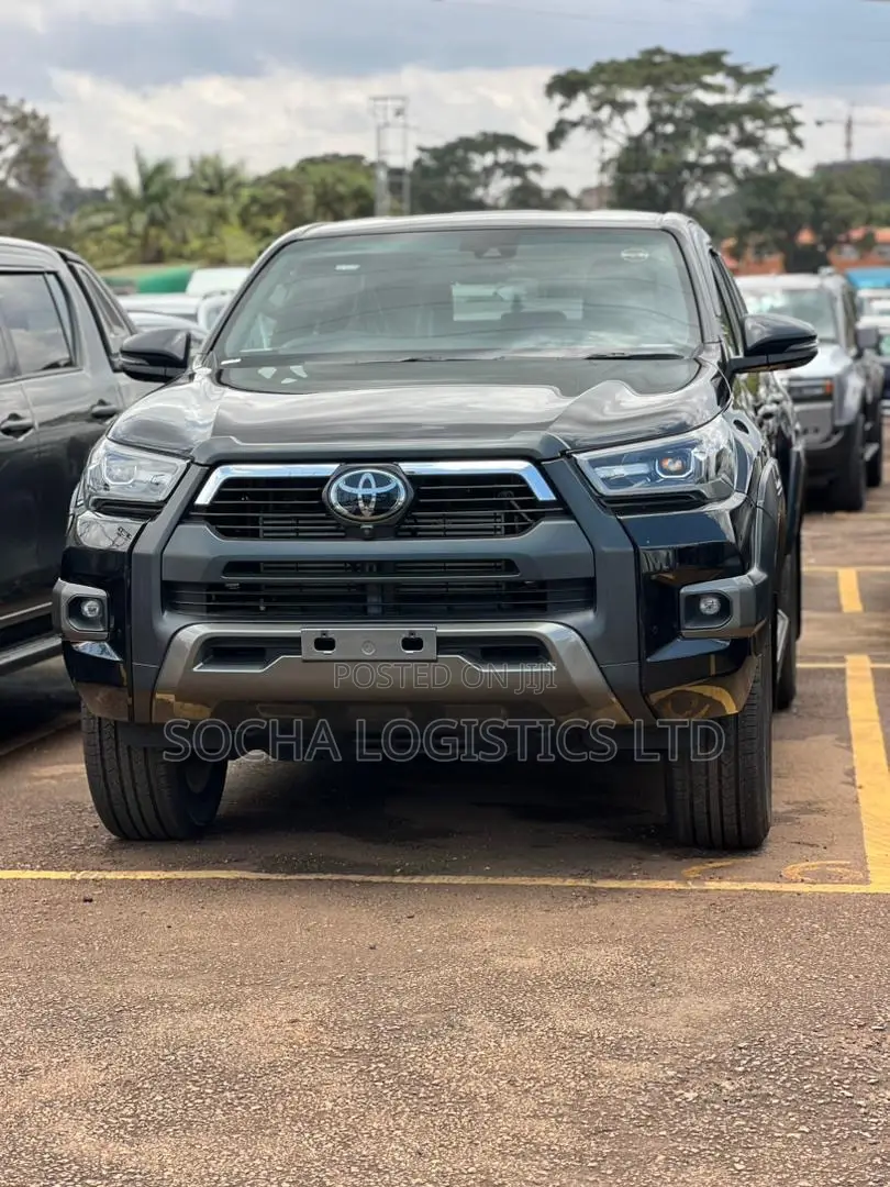 New Toyota Hilux 2023 Black