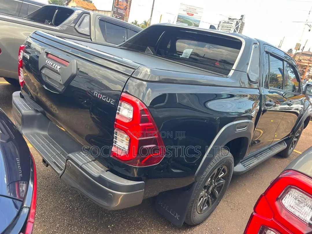New Toyota Hilux 2023 Black