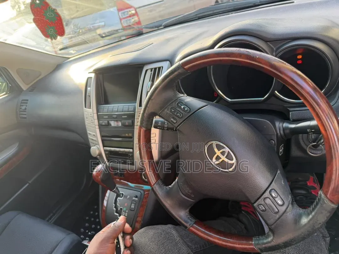 Toyota Harrier 2.4 2010 Maroon