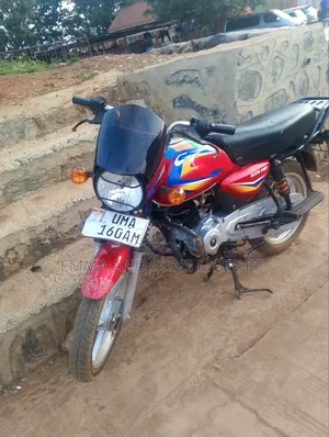 Bajaj Boxer 125 2025 Red