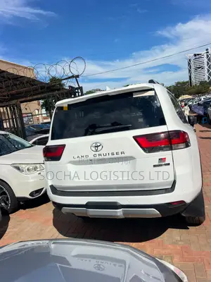 Toyota Land Cruiser Prado 2024 White