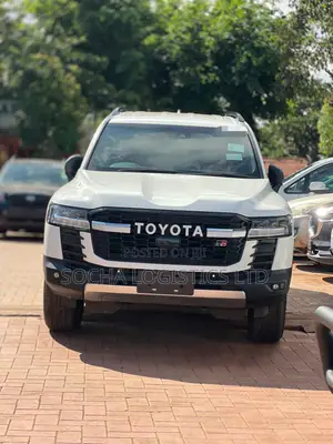 Toyota Land Cruiser Prado 2024 White