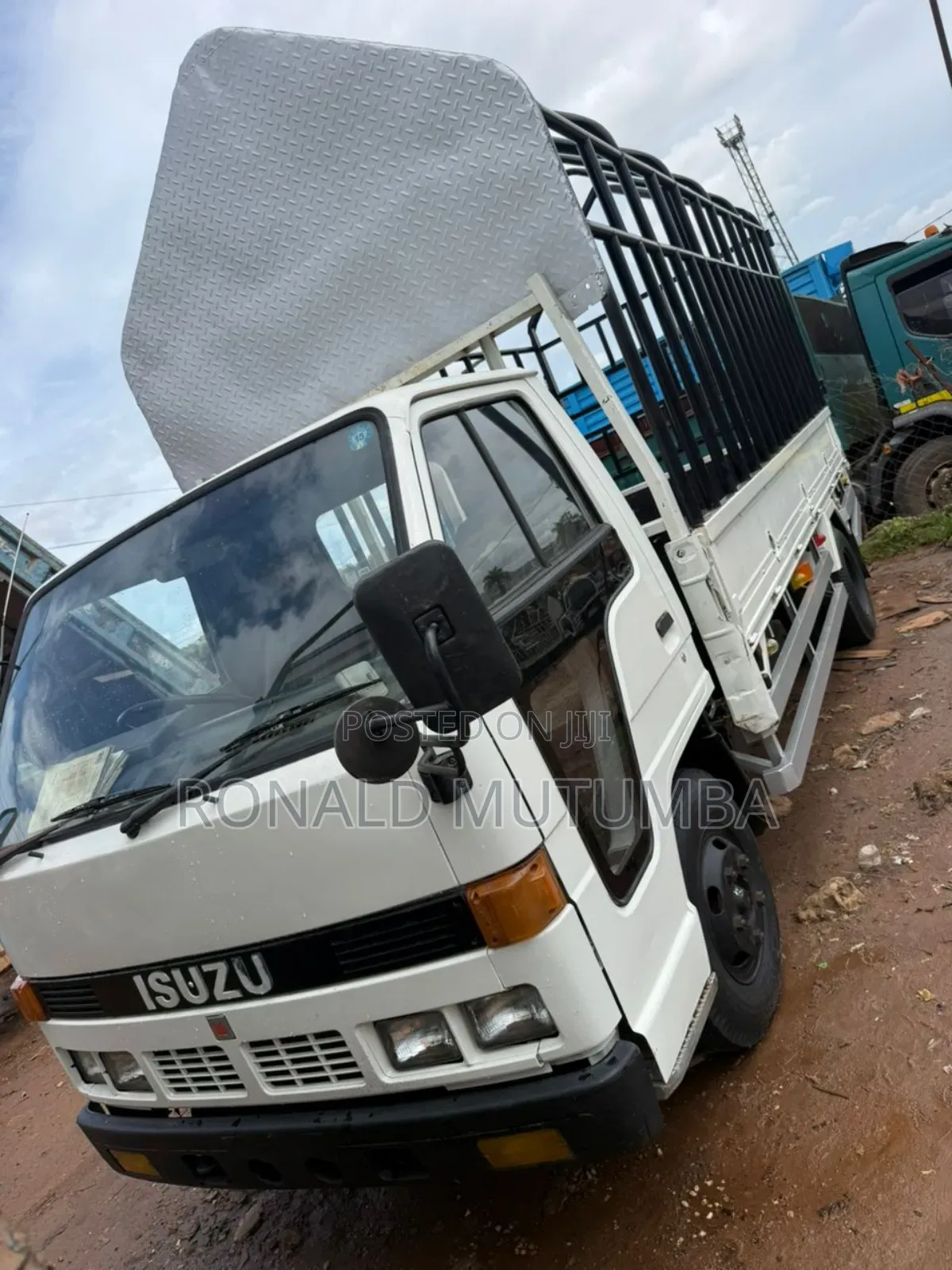 Isuzu Elf Long 2009 White